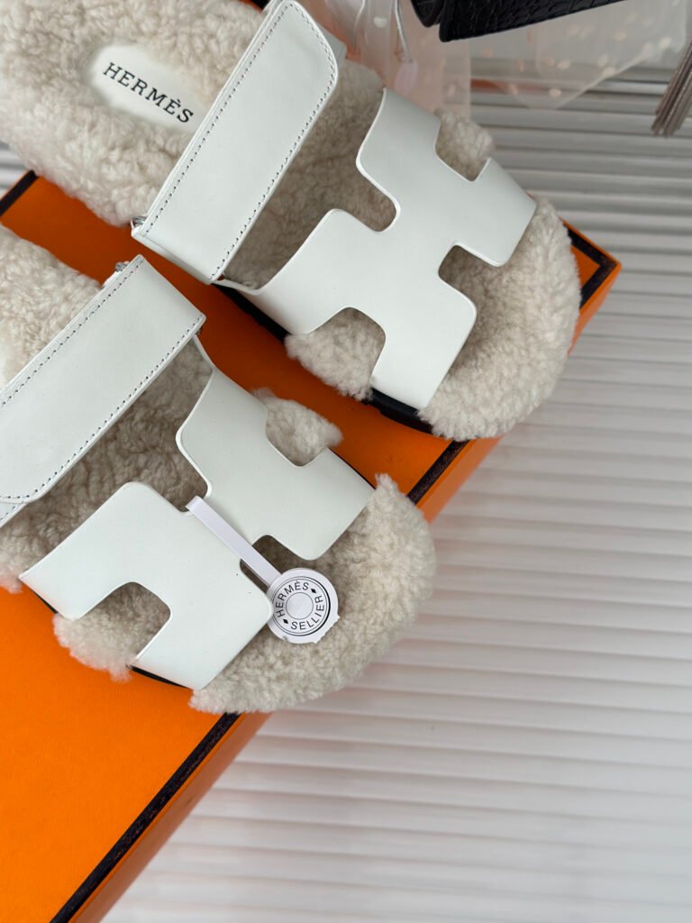 Hermès Unisex Shearling Shoes detail 6