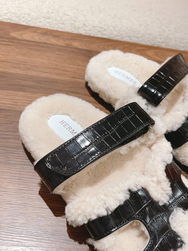 Hermès Unisex Shearling Shoes detail 6