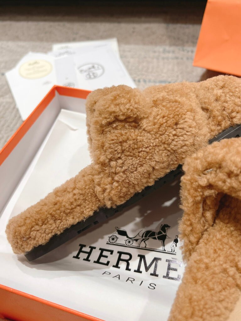 Hermès Unisex Shearling Shoes detail 6