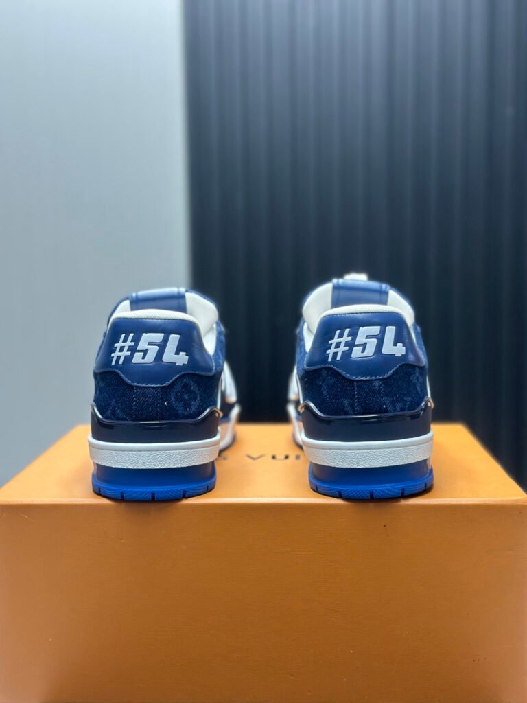 Louis Vuitton Unisex Sneakers detail image 6