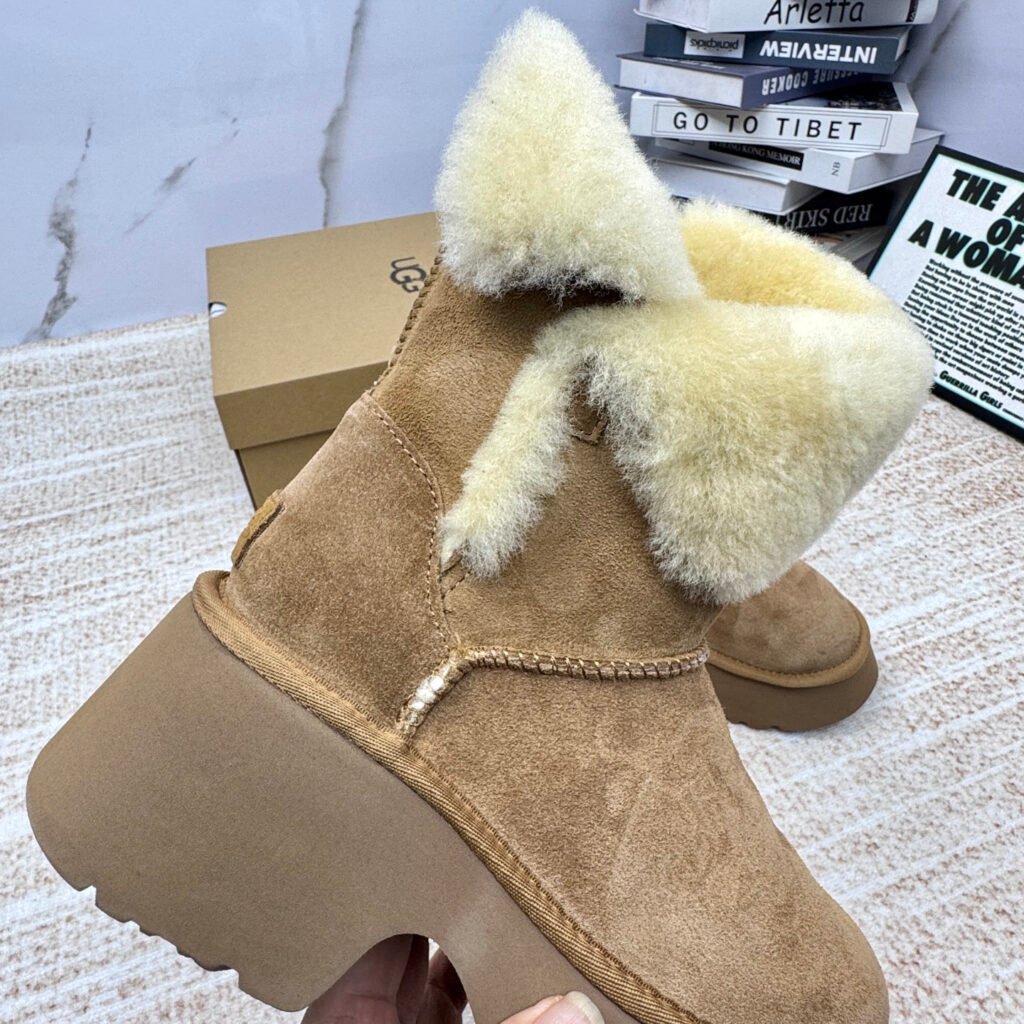 UGG Unisex Snow Boots detail 6