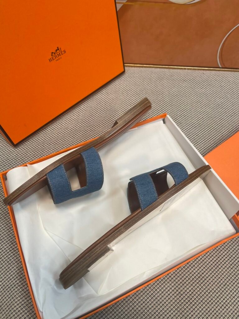 Hermès Unisex Slides detail 6