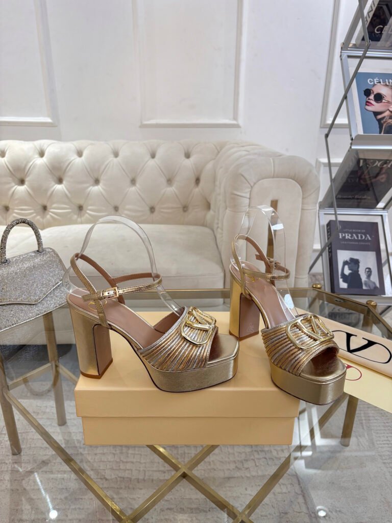 Valentino Garavani Unisex Sandals detail 6