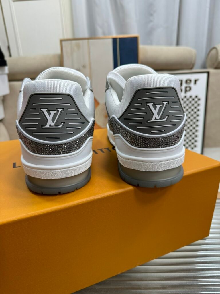 Louis Vuitton Unisex Low-Top Sneakers detail 6
