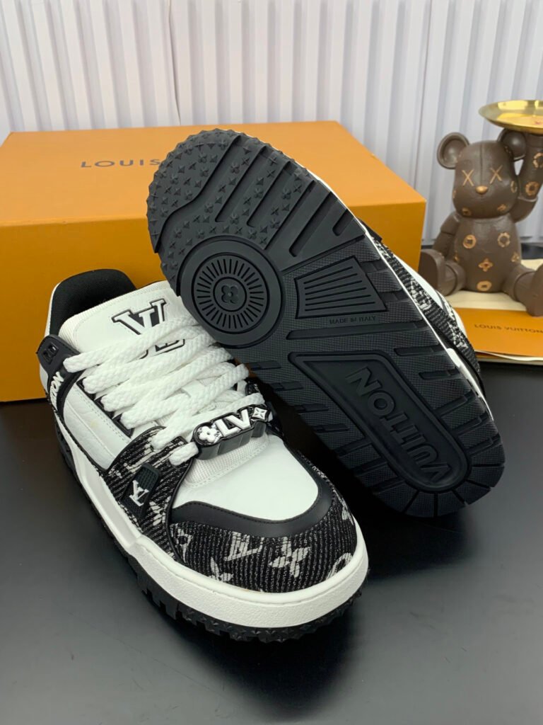 Louis Vuitton Unisex Chunky Sneakers detail image 6