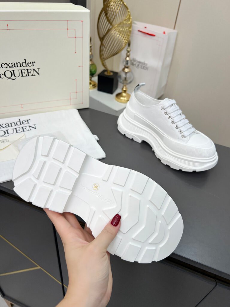 Alexander McQueen Unisex Sneakers detail image 6