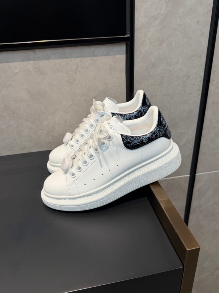 Alexander McQueen Unisex Sneakers detail image 6