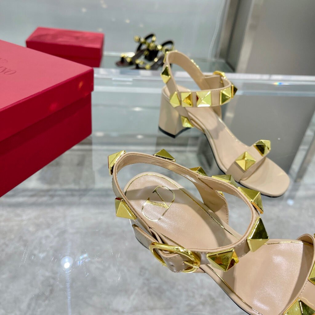 Valentino Garavani Women's Pumps detail 6
