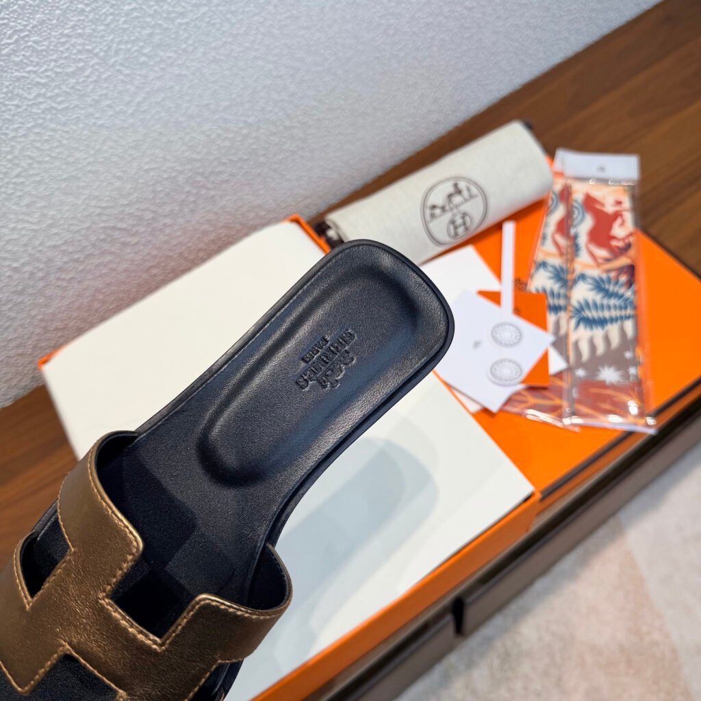 Hermès Unisex Slides detail 6