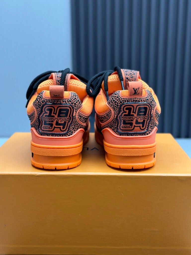 Louis Vuitton Unisex Sneakers detail image 6