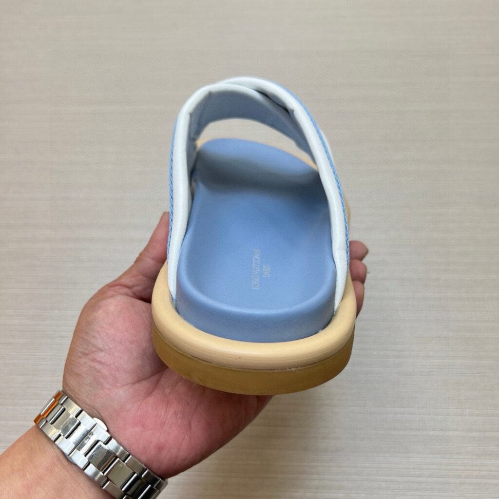 Louis Vuitton Unisex Slides detail image 6