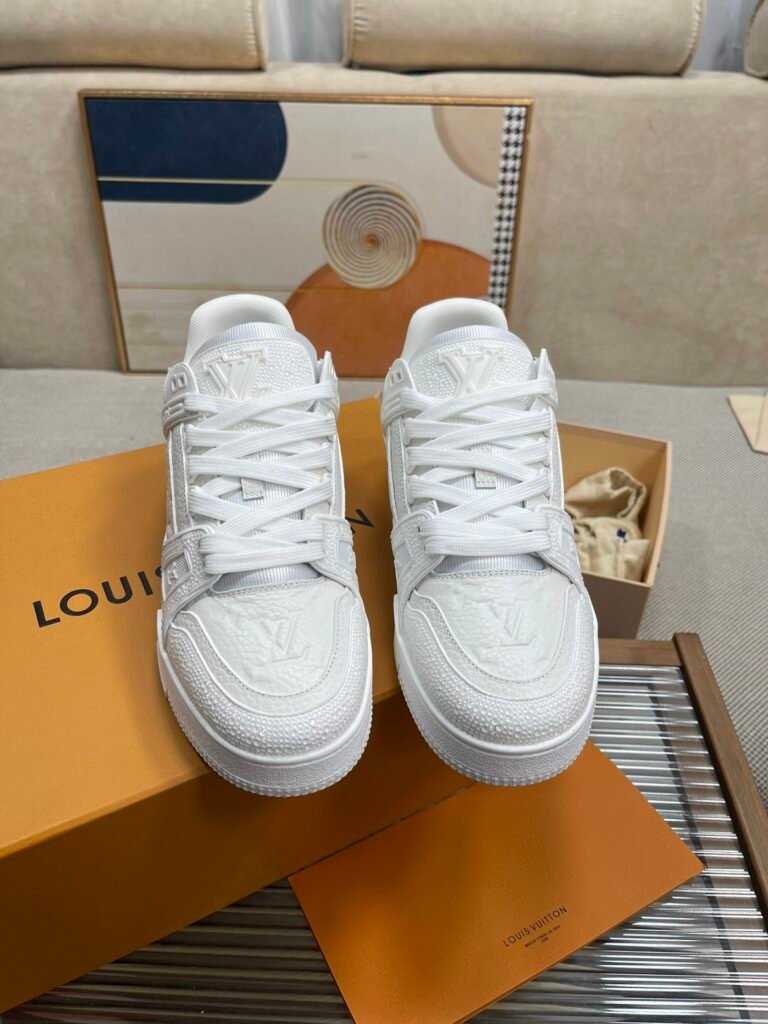 Louis Vuitton Unisex Low-Top Sneakers detail image 6