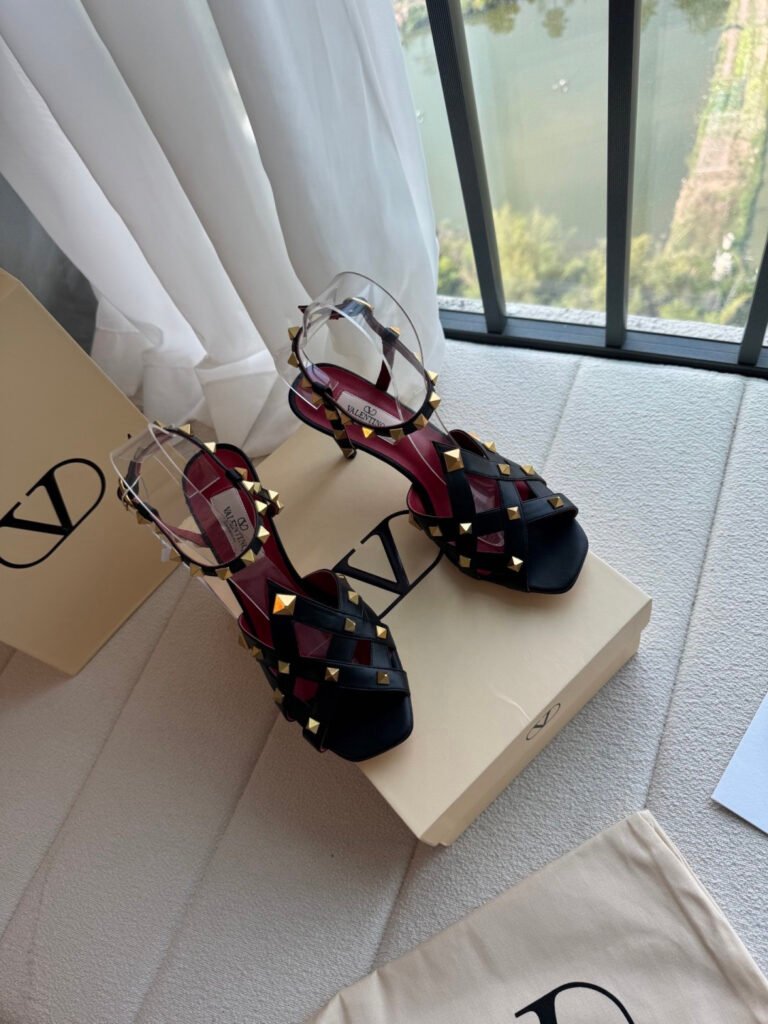 Valentino Garavani Women's High-Heel Pumps detail image 6