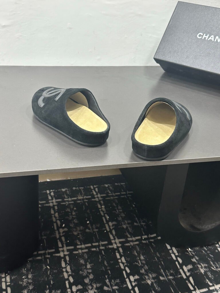 Hermès Unisex Sandals detail 6