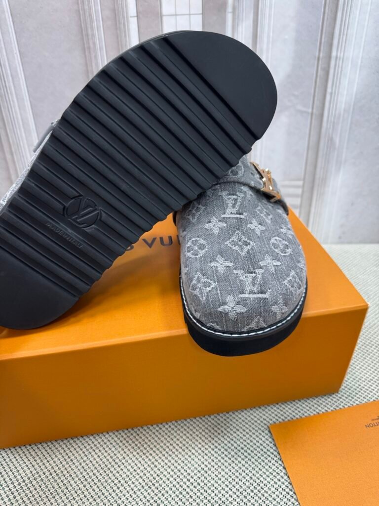 Louis Vuitton Unisex Slides detail image 6