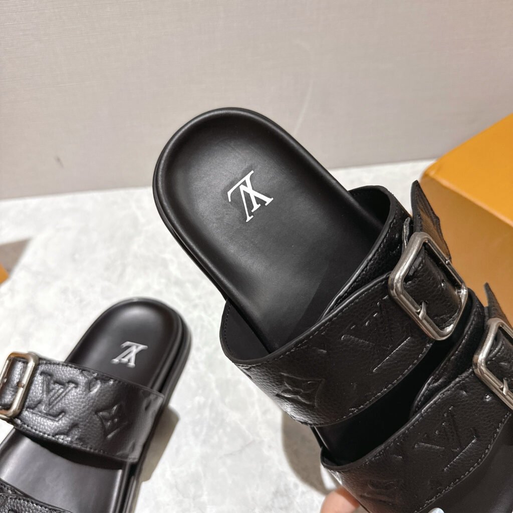 Louis Vuitton Unisex Slides detail 6