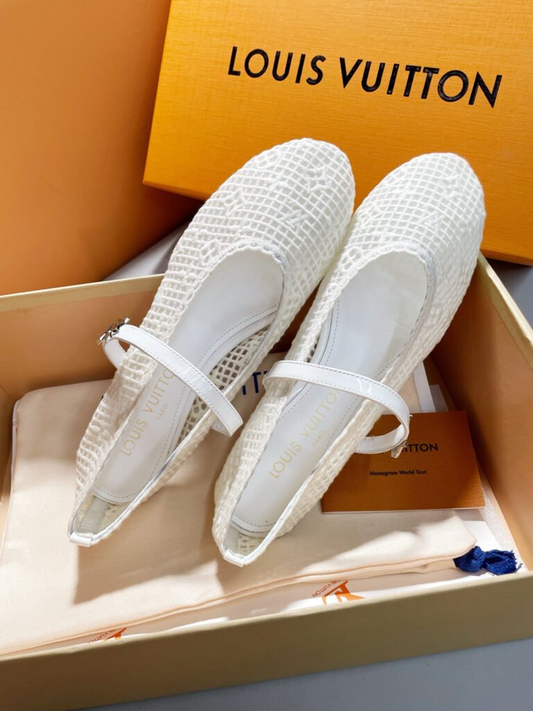 Louis Vuitton Unisex Sneakers detail image 6
