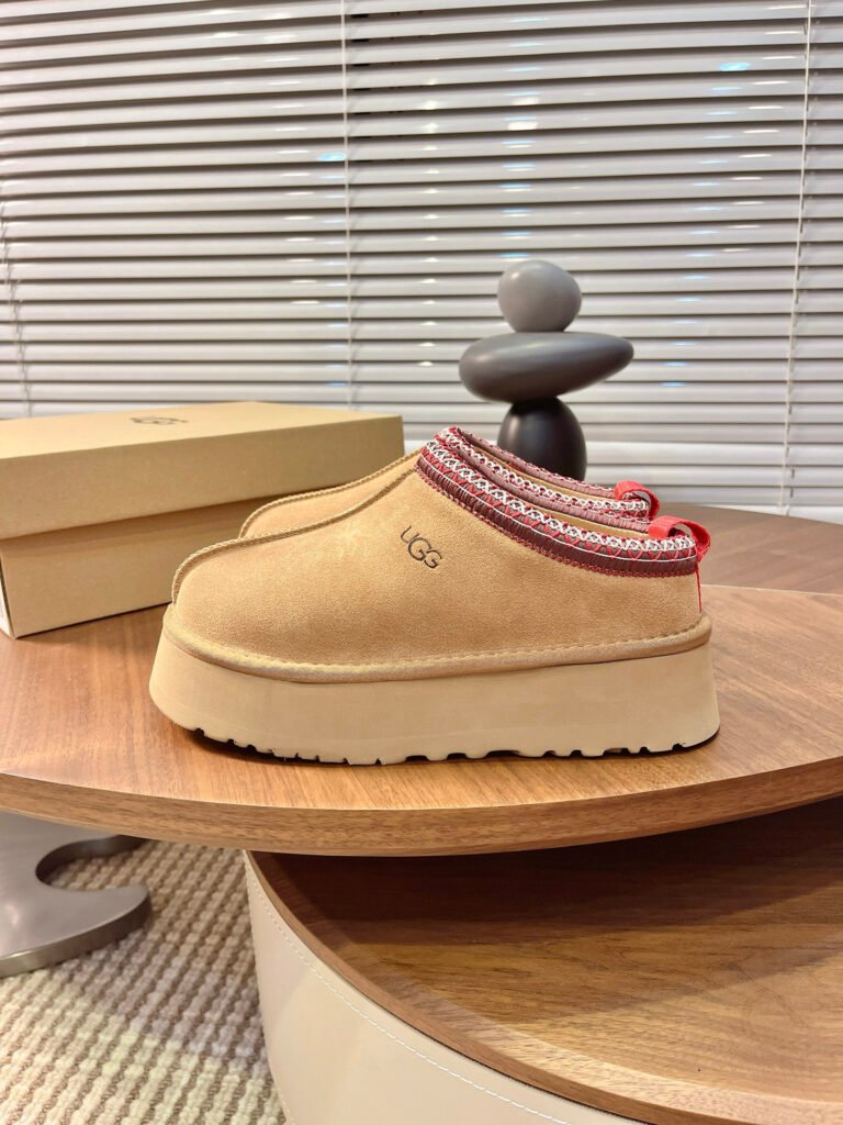 UGG Women's Snow Boots detail image 6