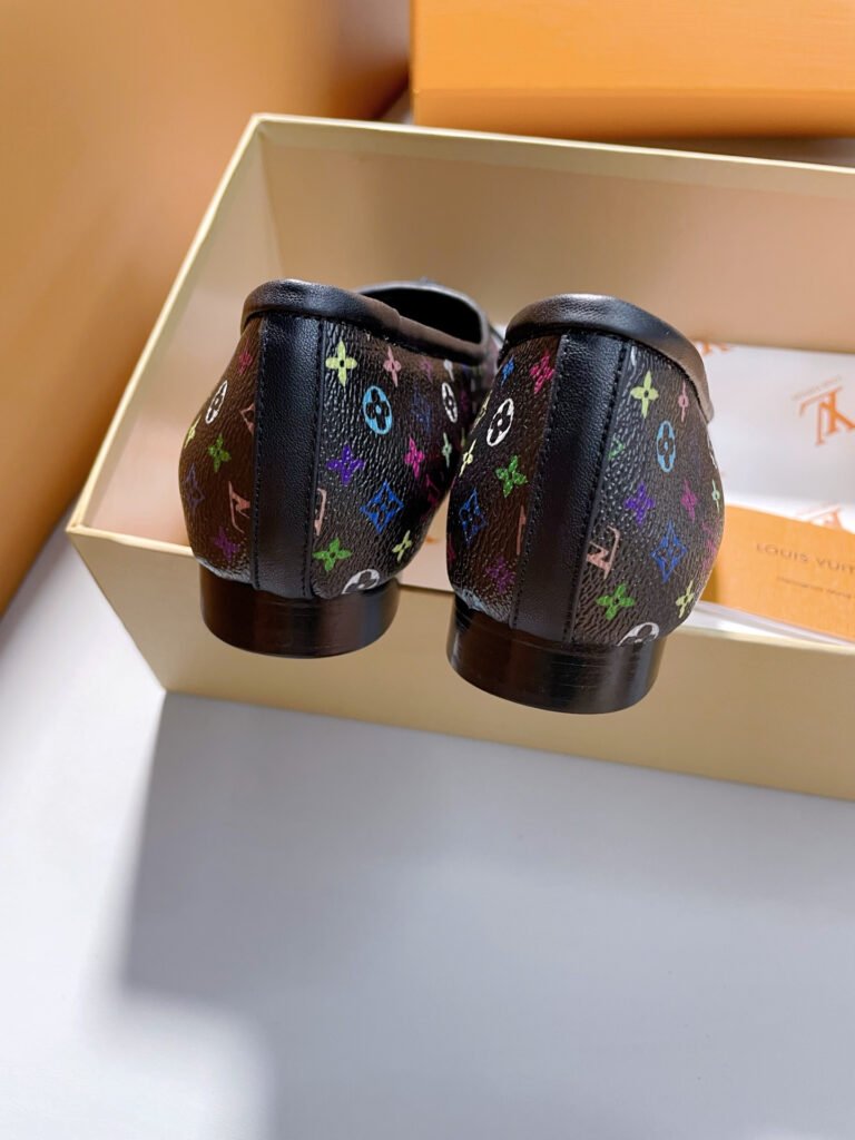 Louis Vuitton Unisex Sneakers detail image 6