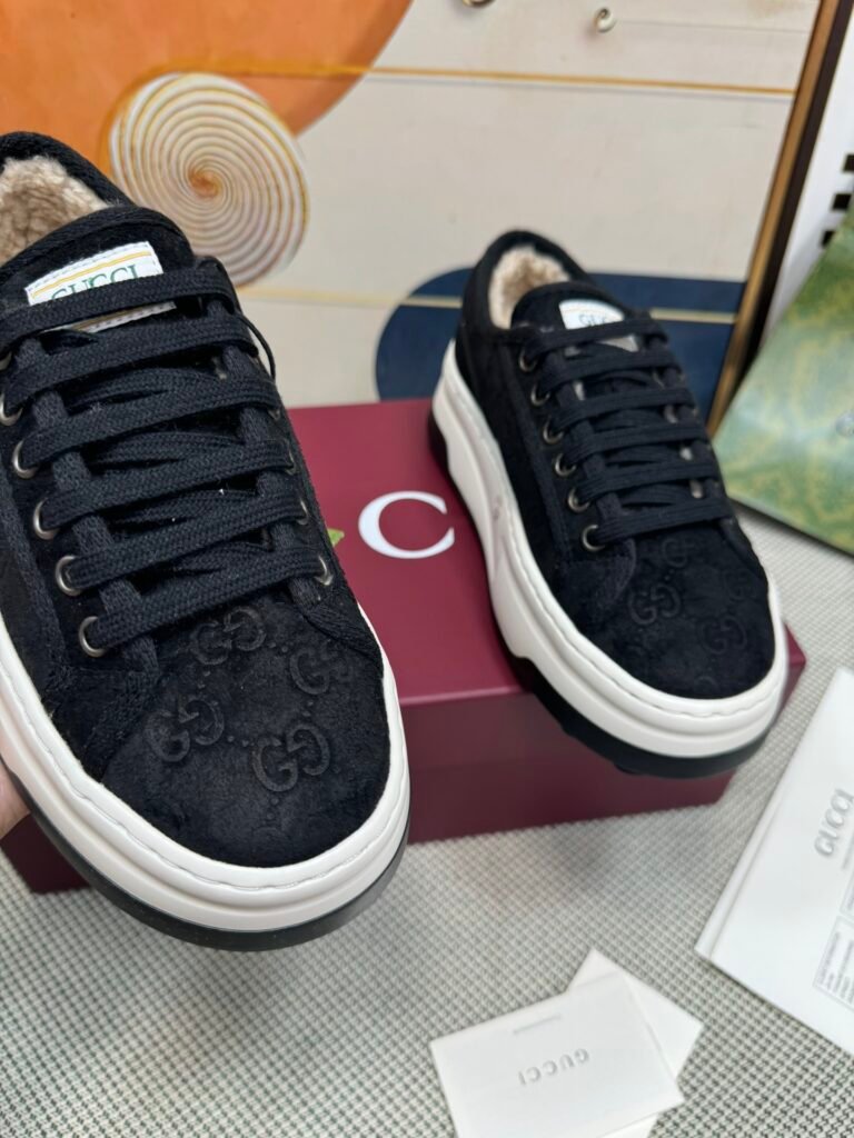 Gucci Unisex Loafers detail 6