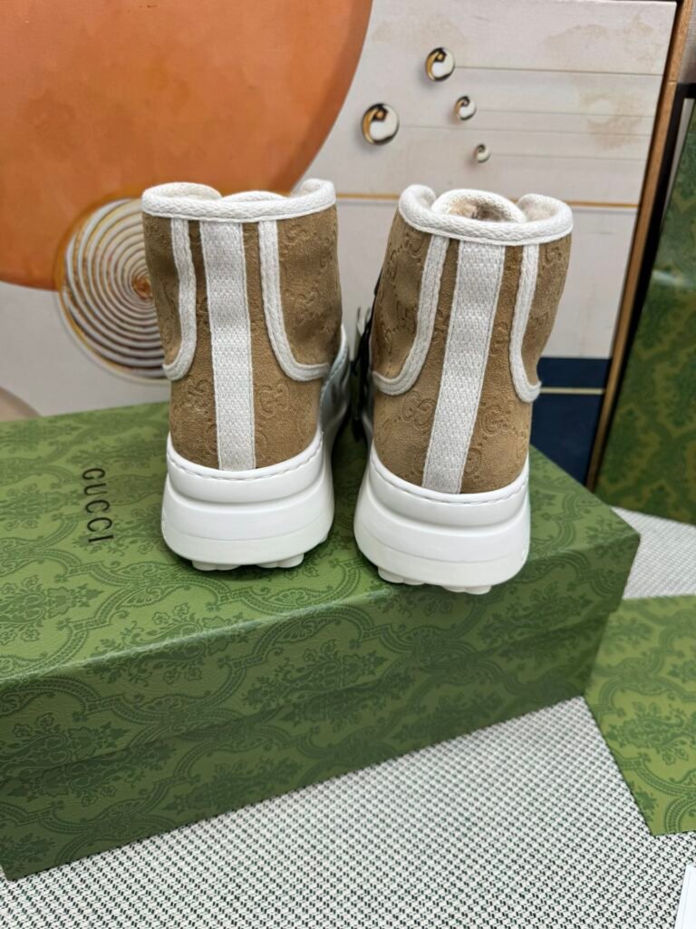 Gucci Unisex Loafers detail 6