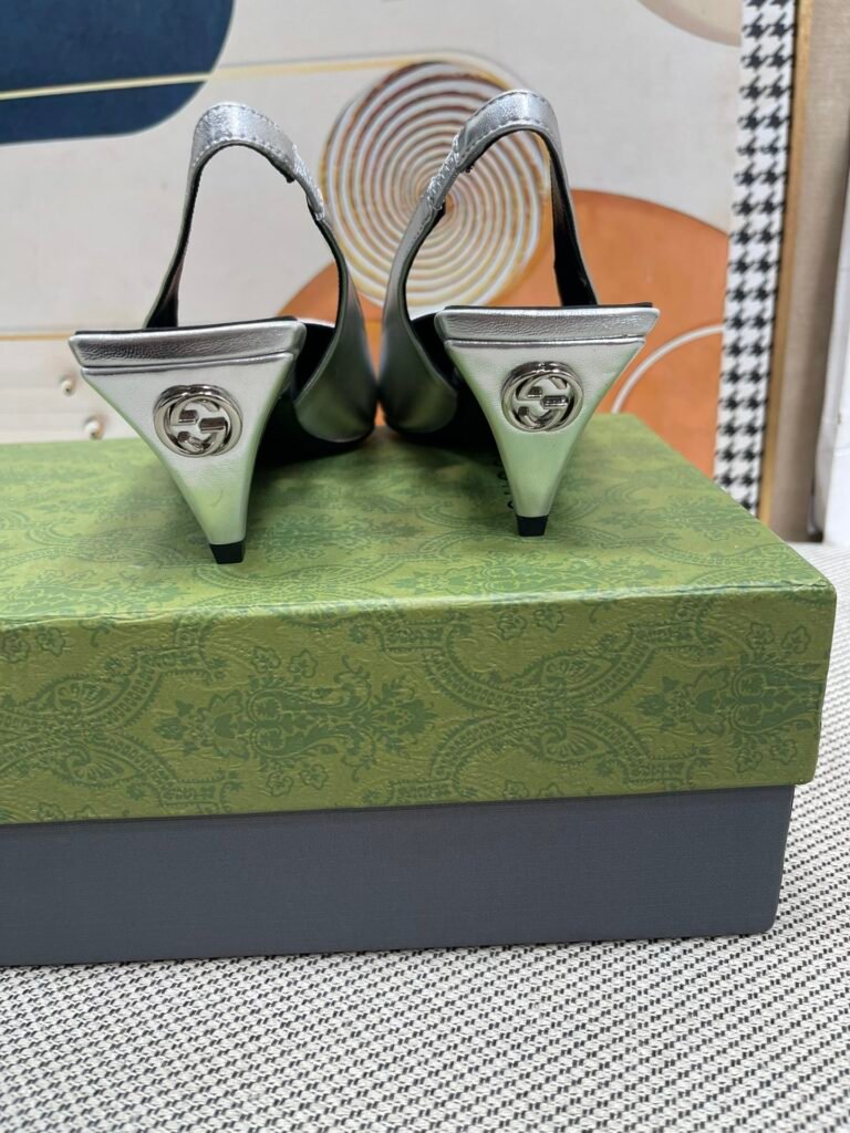 Gucci Unisex Sandals detail 6