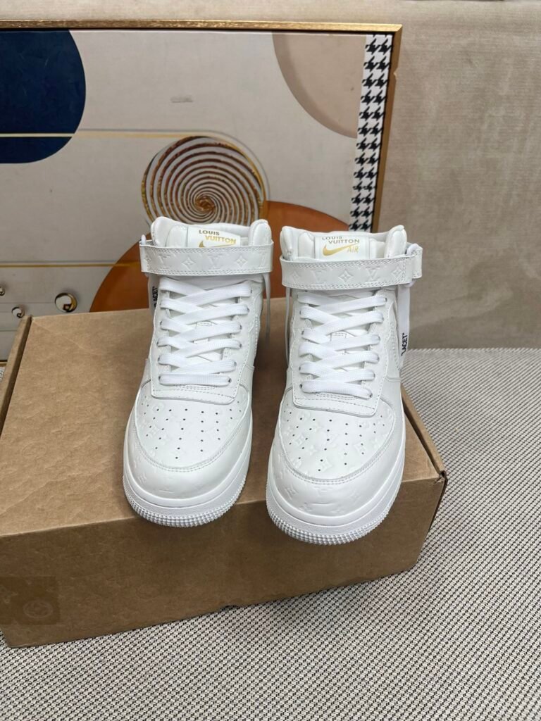 Louis Vuitton Unisex High-Top Sneakers detail image 6