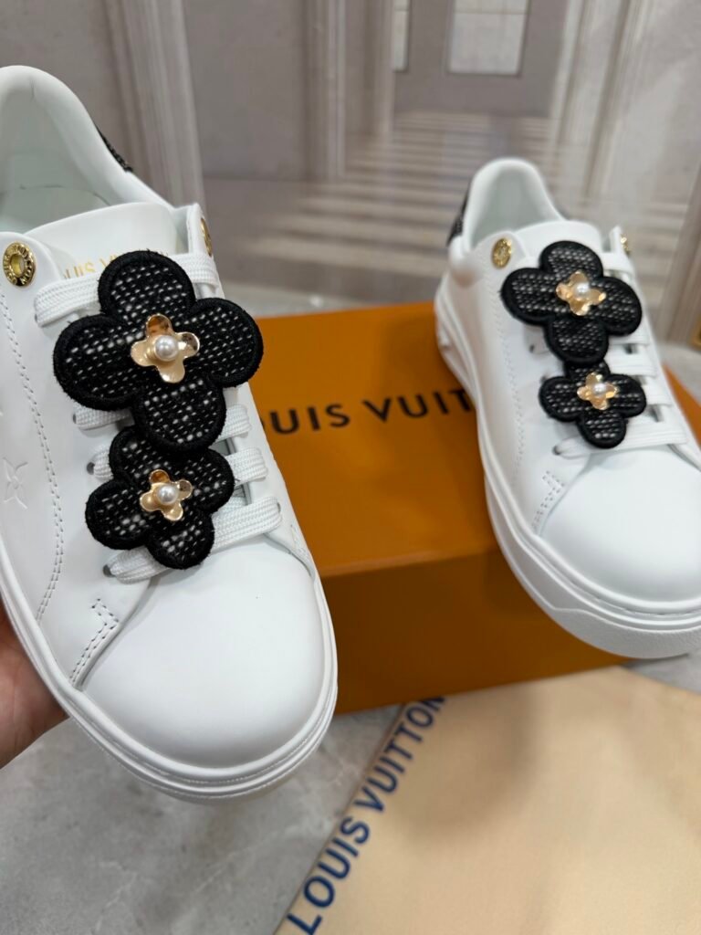 Louis Vuitton Women's White Low-Top Sneakers detail 6