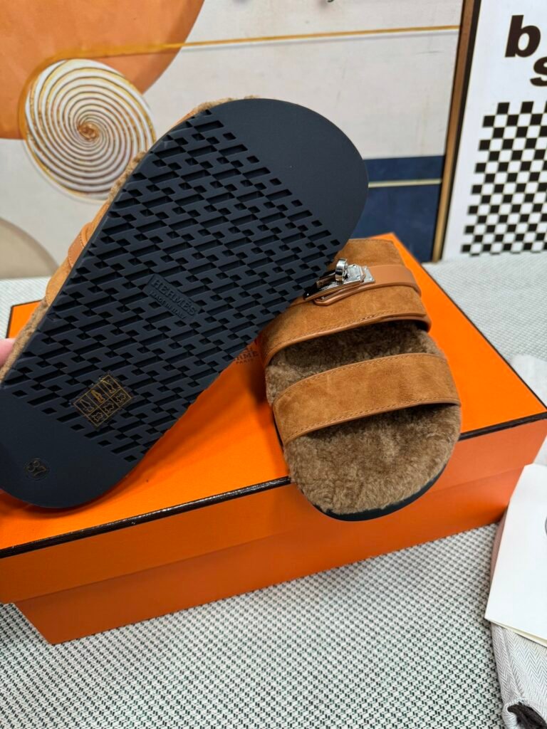 Hermès Unisex Shearling Shoes detail 6