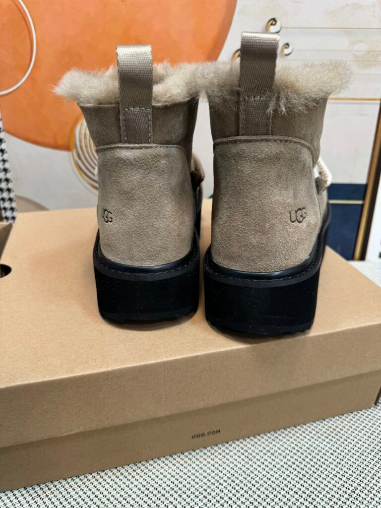 UGG Women's Snow Boots detail image 6