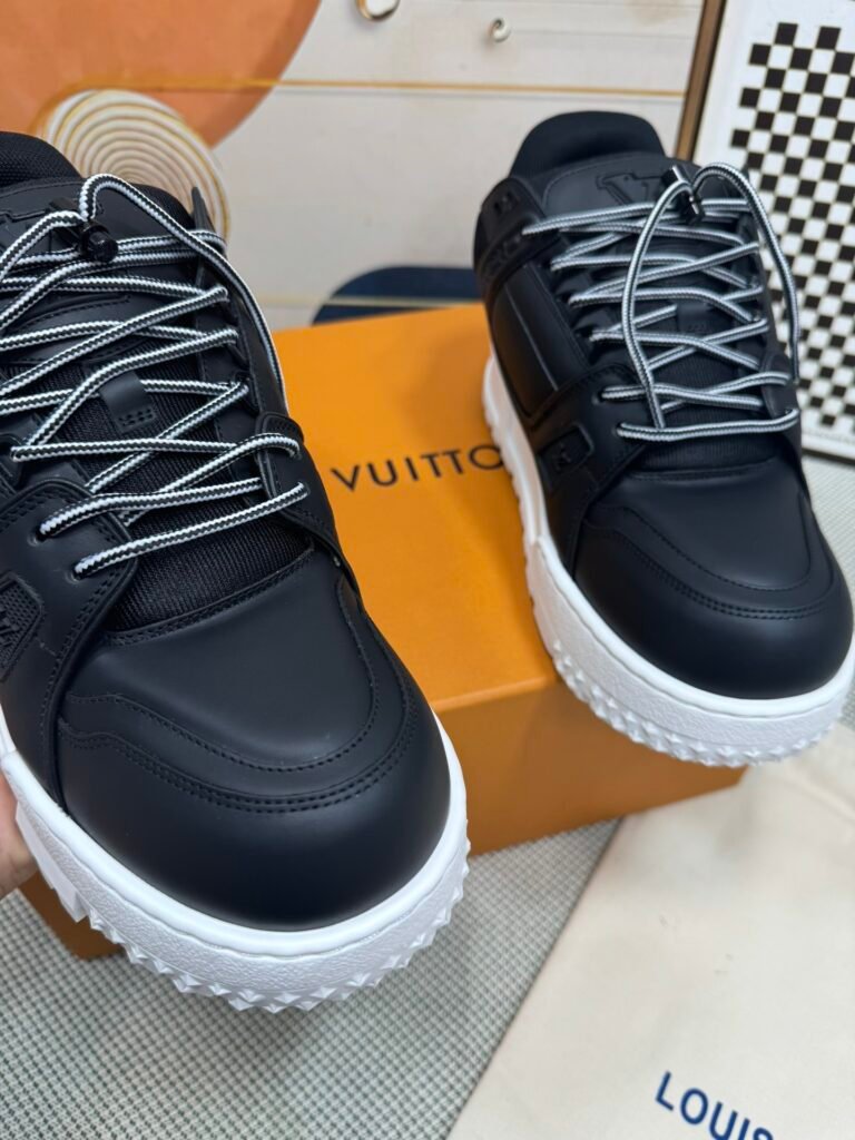 Louis Vuitton Unisex Chunky Sneakers detail 6