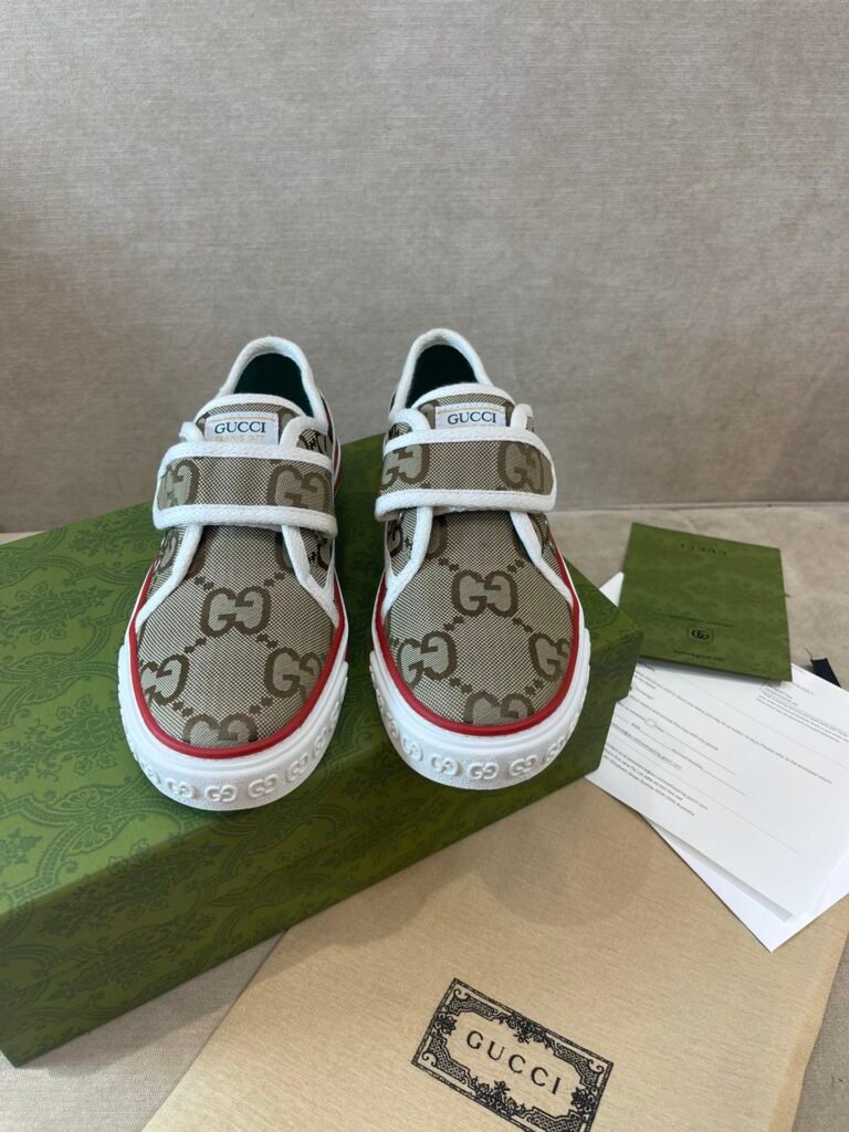 Gucci Unisex Tennis Sneakers detail 6