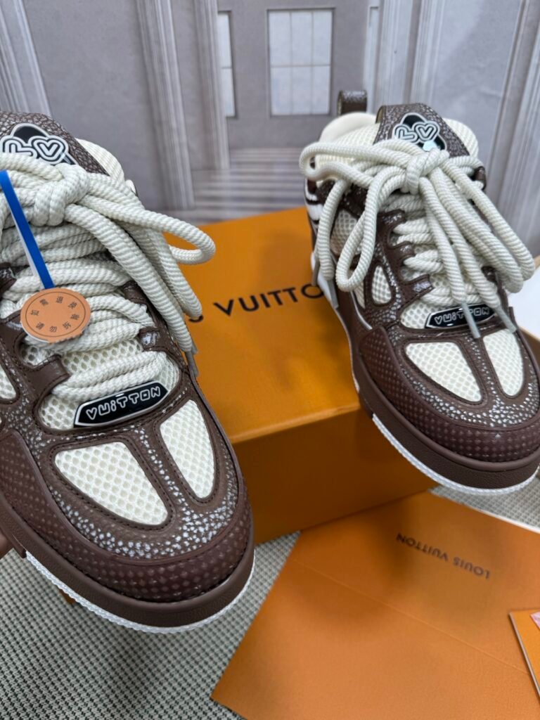 Louis Vuitton Unisex Chunky Sneakers detail image 6