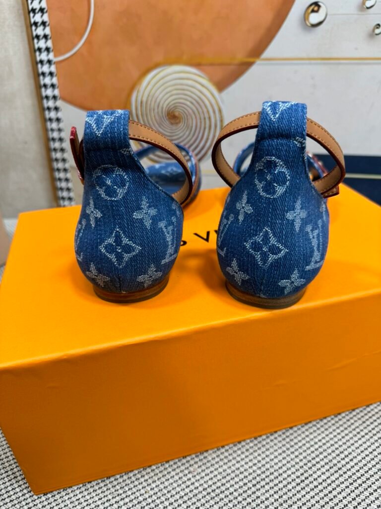 Louis Vuitton Unisex Slides detail image 6