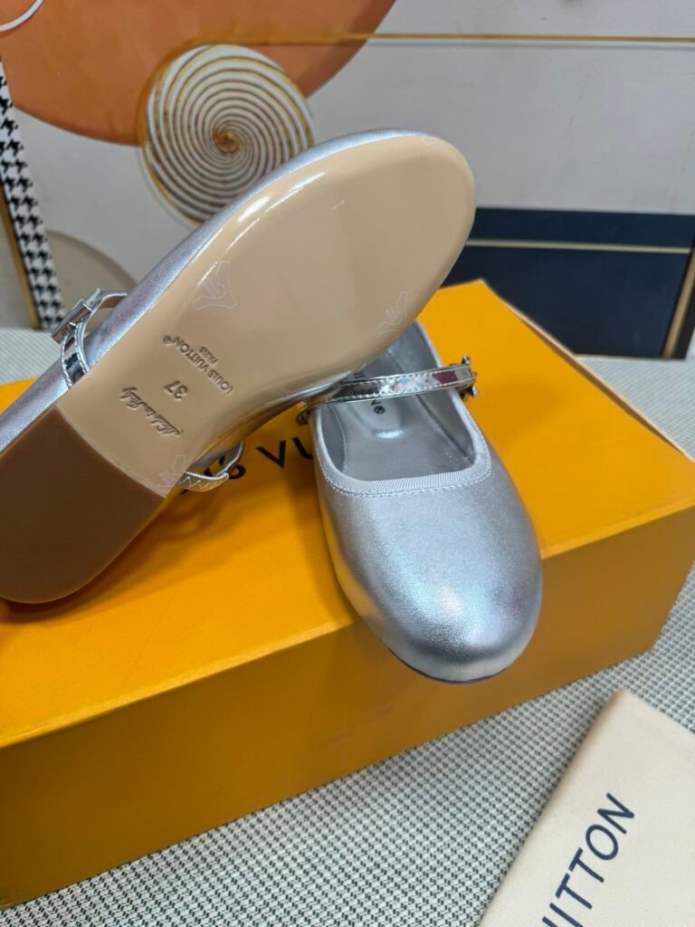 Louis Vuitton Unisex Sandals detail image 6
