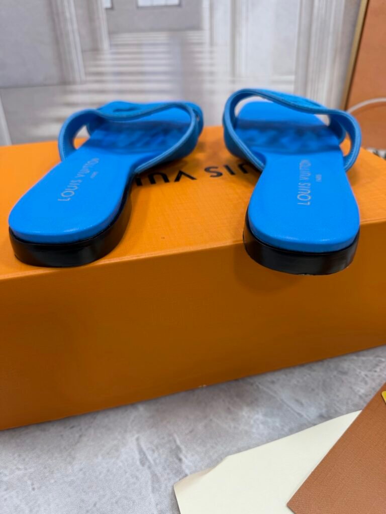 Louis Vuitton Unisex Slides detail 6