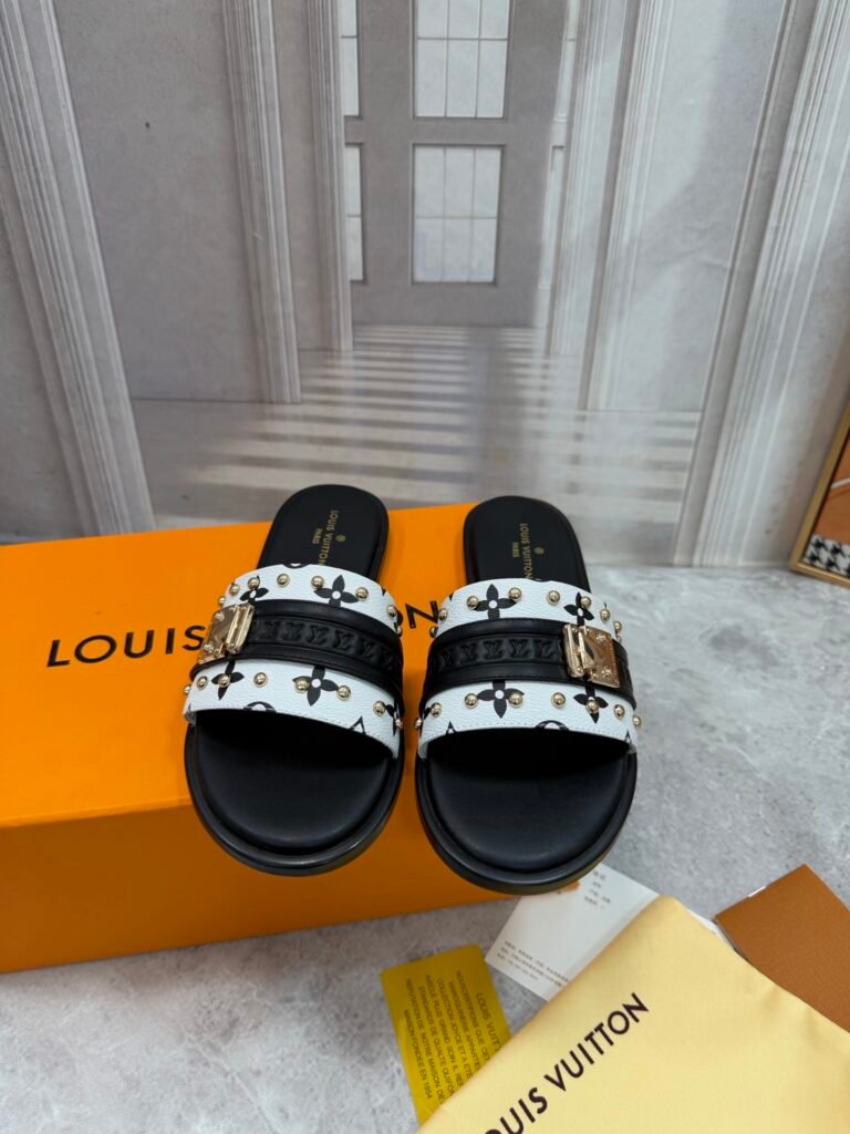 Louis Vuitton Unisex Slides detail 6