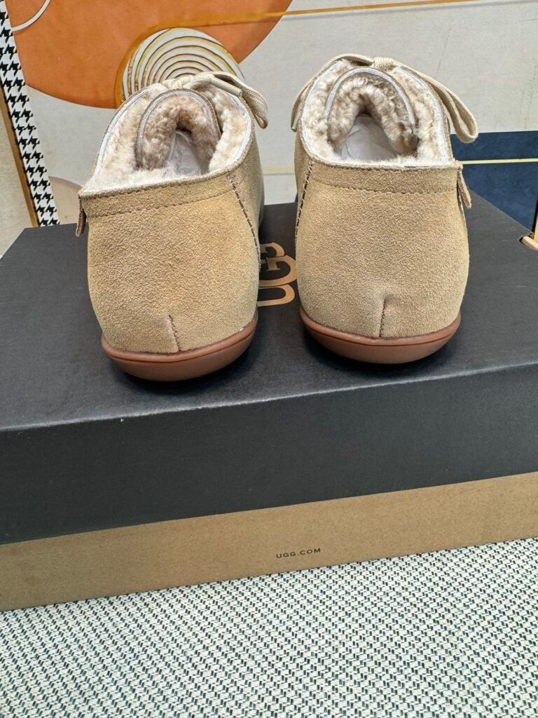 UGG Unisex Snow Boots detail image 6