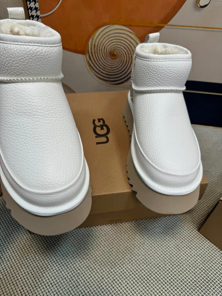 UGG Unisex Snow Boots detail image 6