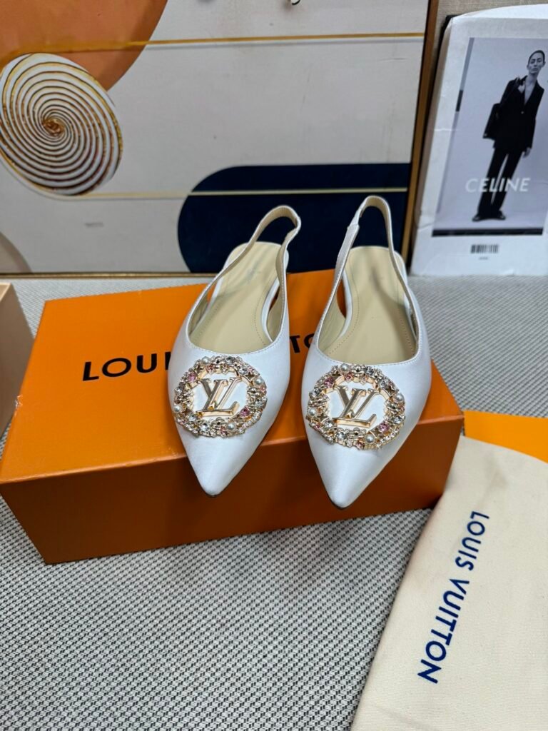 Louis Vuitton Unisex Sandals detail 6