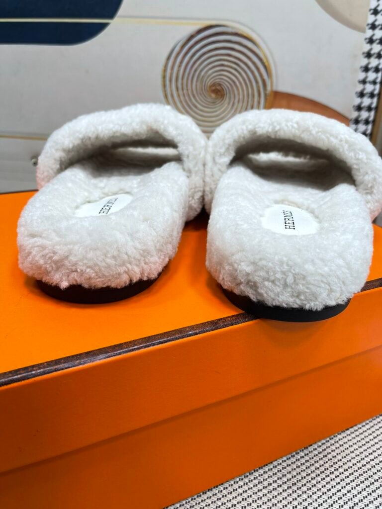 Hermès Unisex Shearling Shoes detail 6