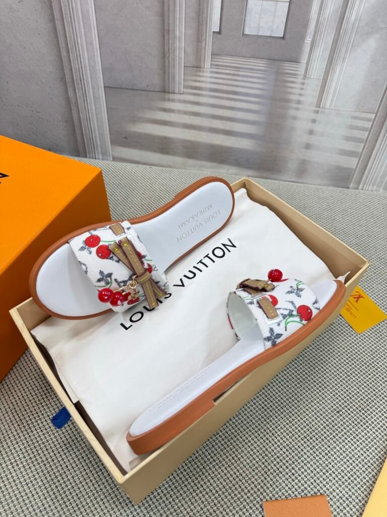 Louis Vuitton Unisex Slides detail image 6