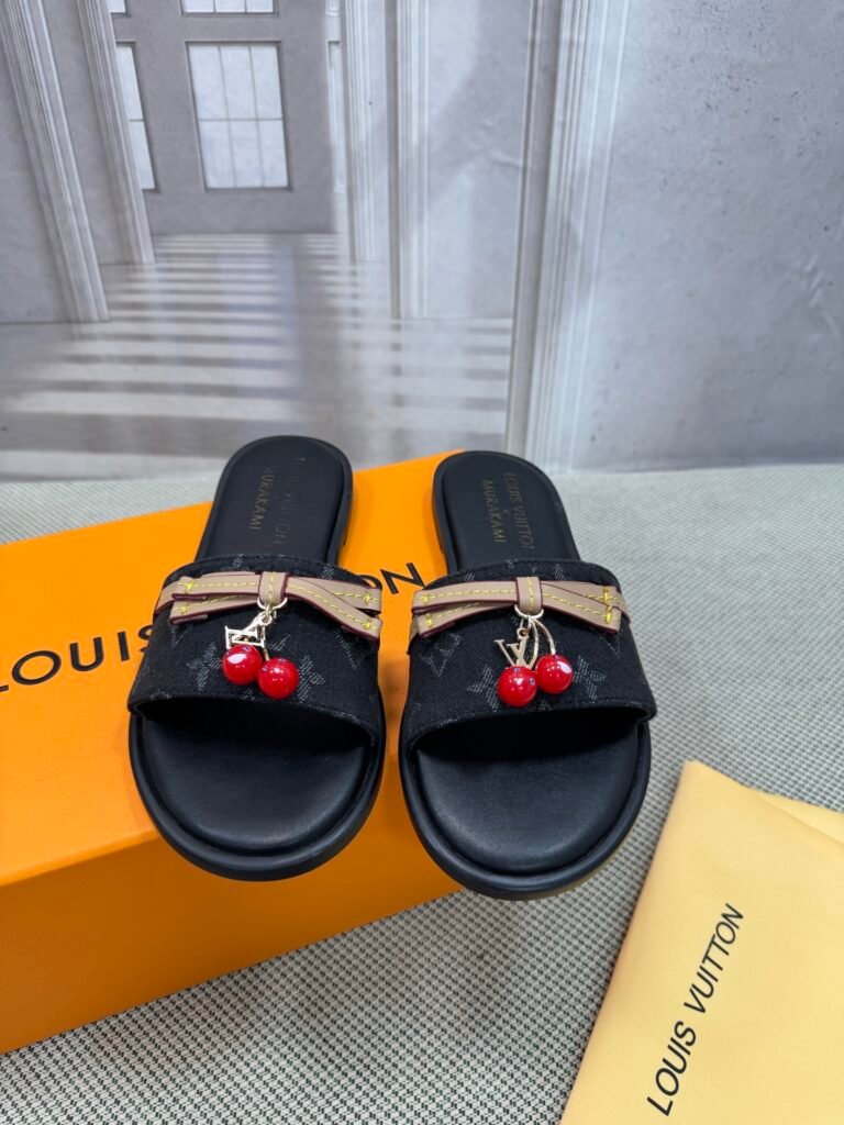 Louis Vuitton Unisex Slides detail 6