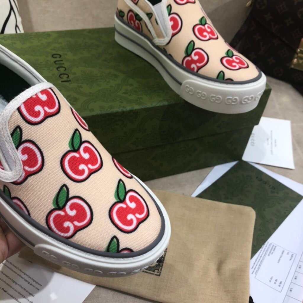 Gucci Unisex Loafers detail 6