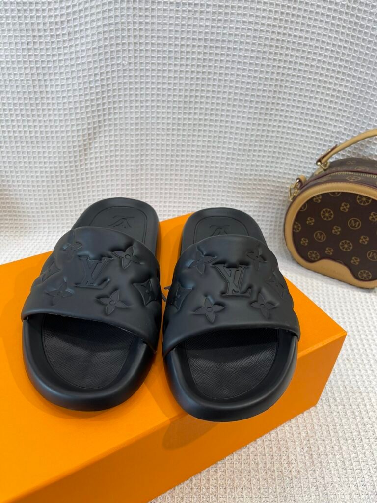Louis Vuitton Unisex Slides detail image 6