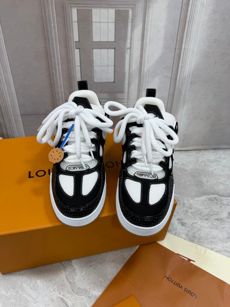 Louis Vuitton Unisex Chunky Sneakers detail 6