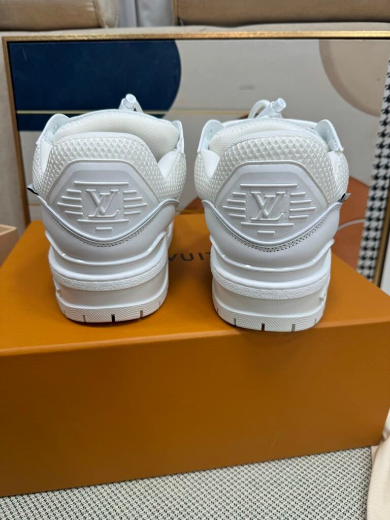 Louis Vuitton Unisex Chunky Sneakers detail image 6