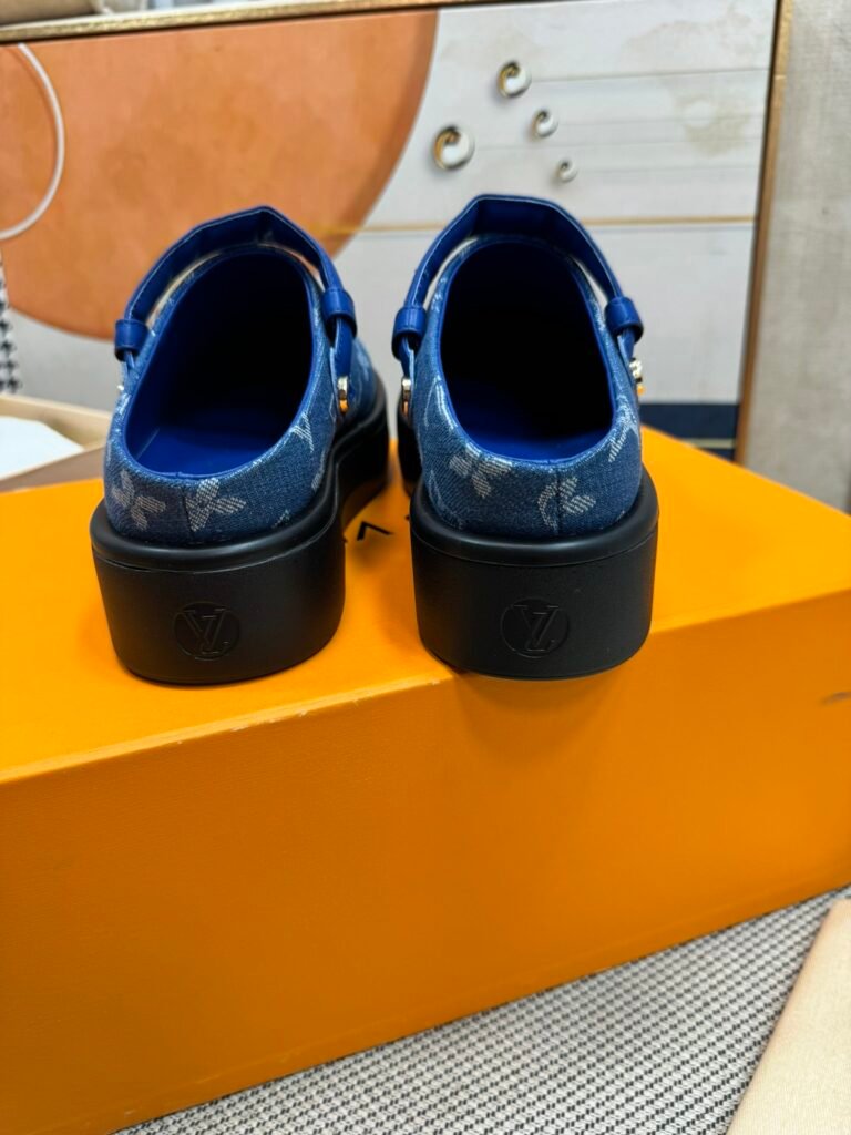 Louis Vuitton Unisex Slides detail 6