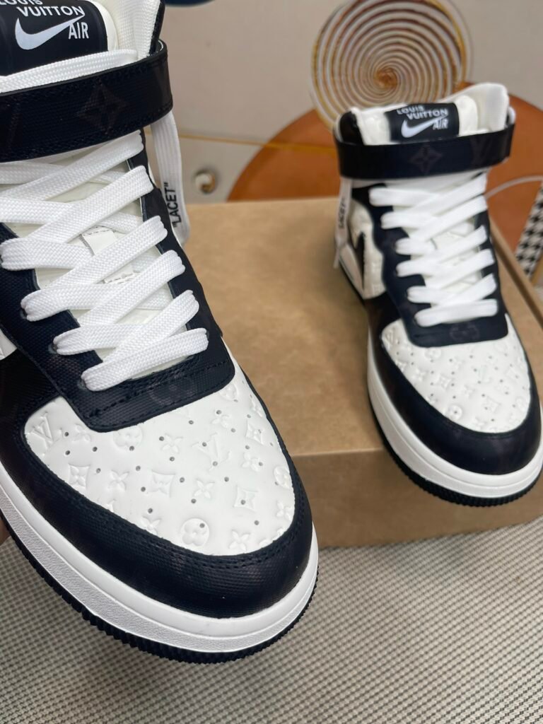 Louis Vuitton Unisex High-Top Sneakers detail image 6