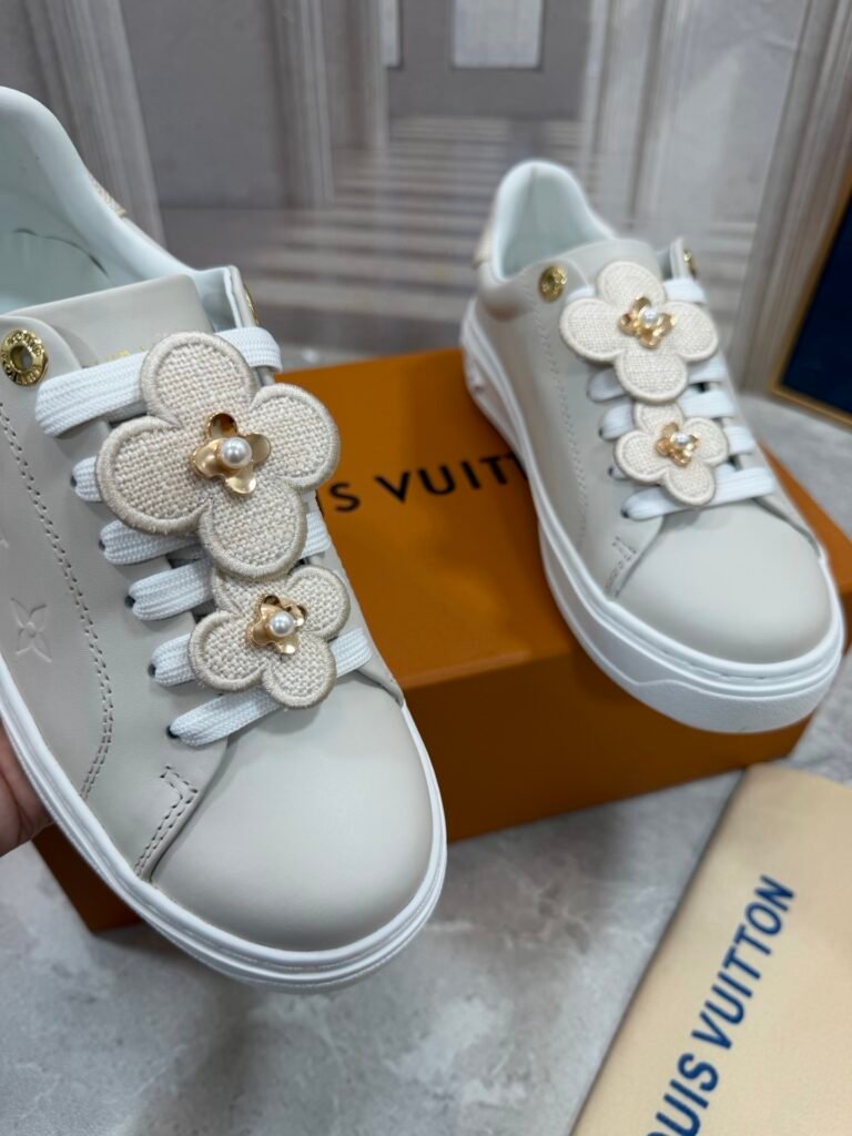 Louis Vuitton Women's White Low-Top Sneakers detail image 6